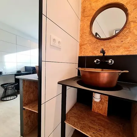 Apartment Independant Avec Jardin Privatif *